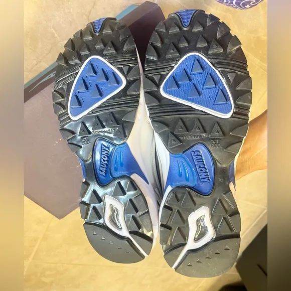 Awesome NIB Saucony Grid Rythym 2 men's running shoes!