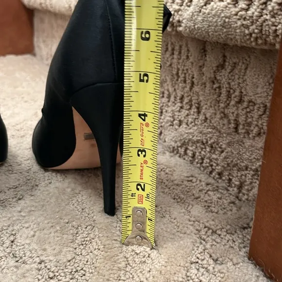 Badgley Mischka Black Satin Heels with Bows Size 10