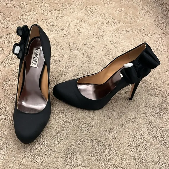 Badgley Mischka Black Satin Heels with Bows Size 10