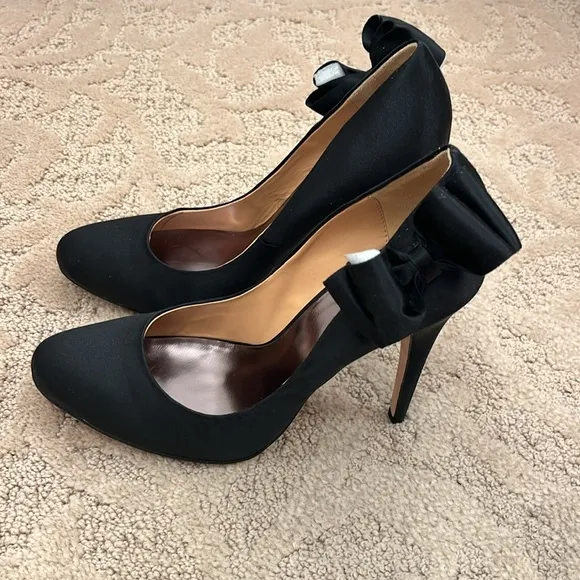 Badgley Mischka Black Satin Heels with Bows Size 10