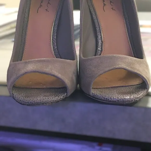 BADGLEY MISCHKA Mark   James &quot;Dimitri&quot; Suede Open Toe Pump