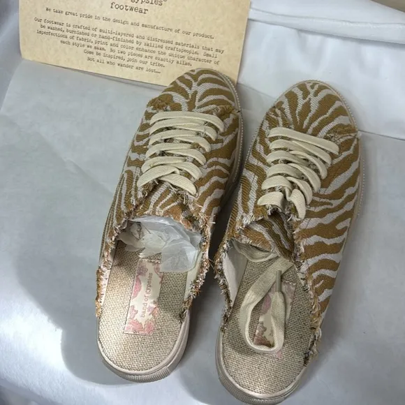 Band of Gypsies Coast Vegan Natural Zebra Woven Canvas Sneaker Mule size 8