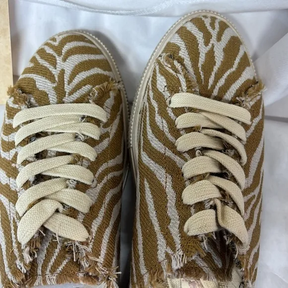 Band of Gypsies Coast Vegan Natural Zebra Woven Canvas Sneaker Mule size 8