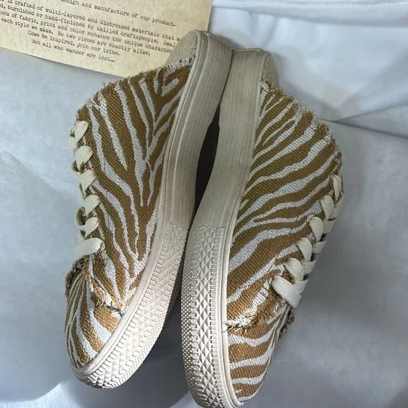 Band of Gypsies Coast Vegan Natural Zebra Woven Canvas Sneaker Mule size 8
