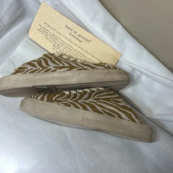 Band of Gypsies Coast Vegan Natural Zebra Woven Canvas Sneaker Mule size 8