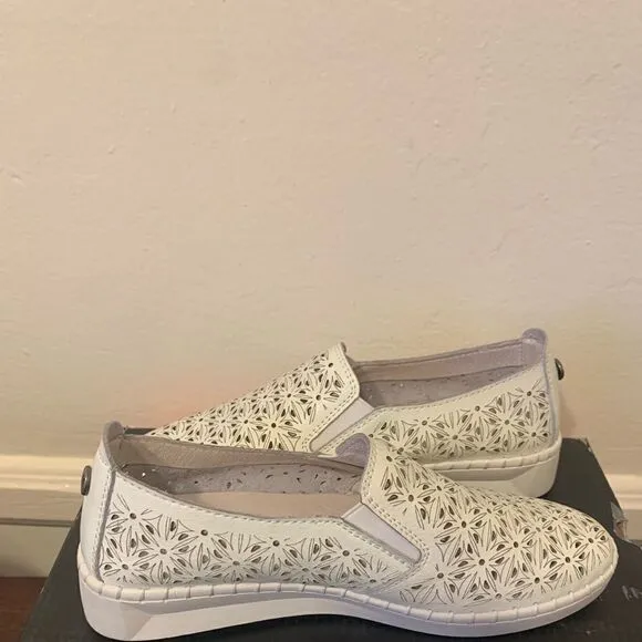 Bernie mev  soft leather upper/ lining cushioned footbed slip on sneaker Sz 36