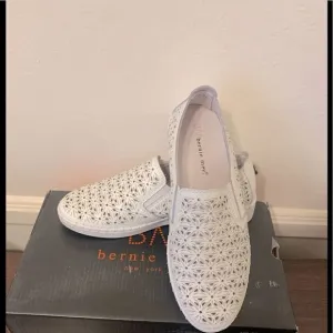 Bernie mev  soft leather upper/ lining cushioned footbed slip on sneaker Sz 36