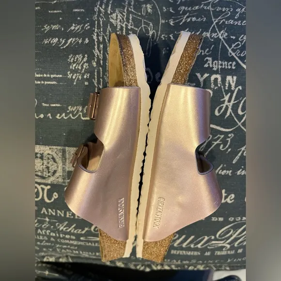 Birkenstock girls Arizona metallic pink sandals