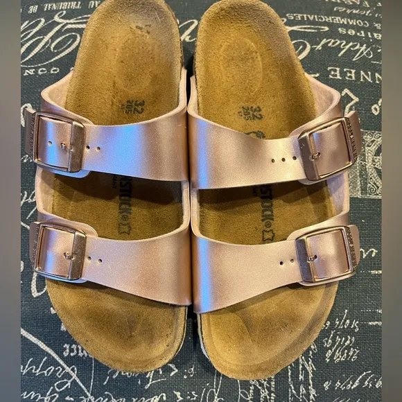 Birkenstock girls Arizona metallic pink sandals