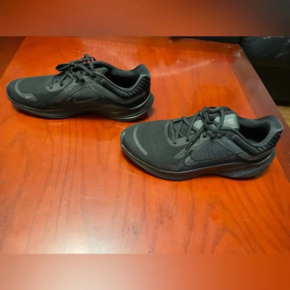 Black Nike Running Shoes (New)