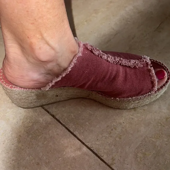 Blush reddish slip on shoes w/peep toe