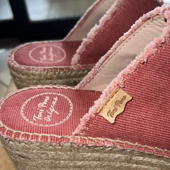 Blush reddish slip on shoes w/peep toe
