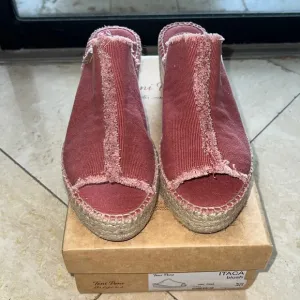 Blush reddish slip on shoes w/peep toe