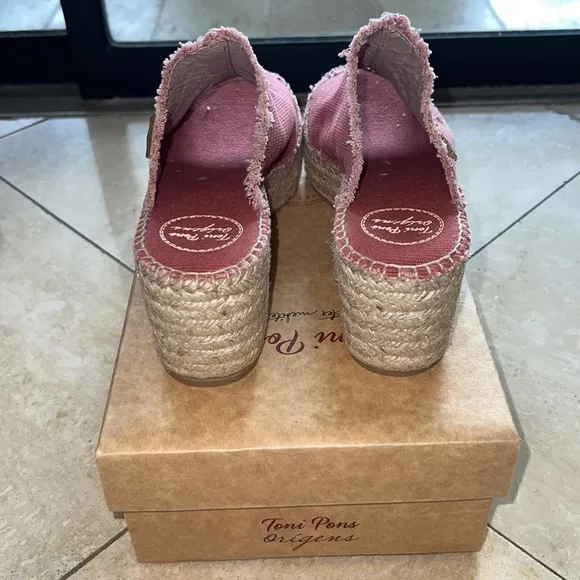 Blush reddish slip on shoes w/peep toe