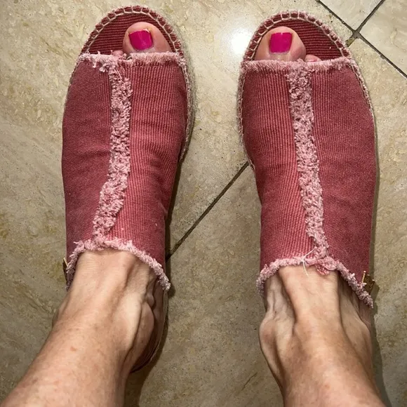 Blush reddish slip on shoes w/peep toe