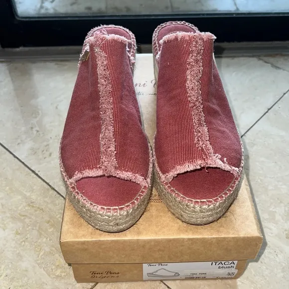 Blush reddish slip on shoes w/peep toe