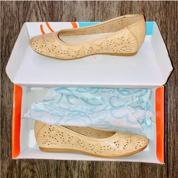 BNIOB• BareTraps Mariah Flats with Memory Foam in Caramel ~ Women’s Flats