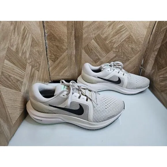 Brand New Nike Women's  Air Zoom Vomero 16 Running Shoes 10. 204