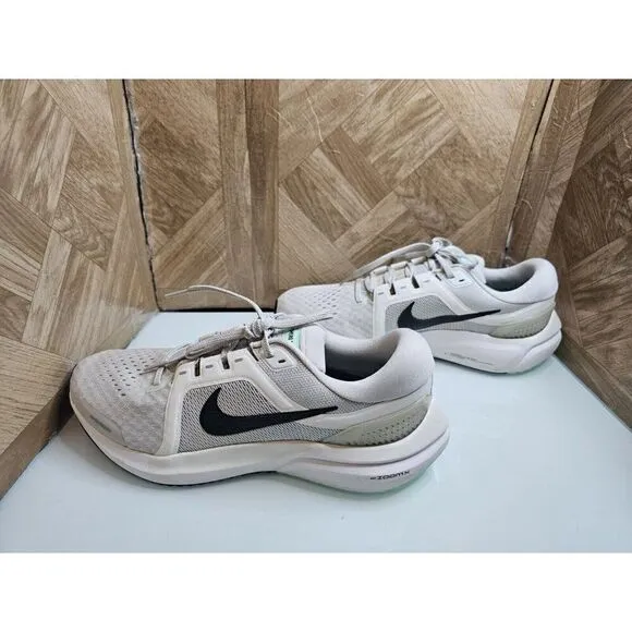 Brand New Nike Women's  Air Zoom Vomero 16 Running Shoes 10. 204
