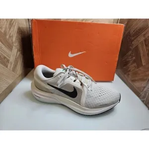 Brand New Nike Women's  Air Zoom Vomero 16 Running Shoes 10. 204