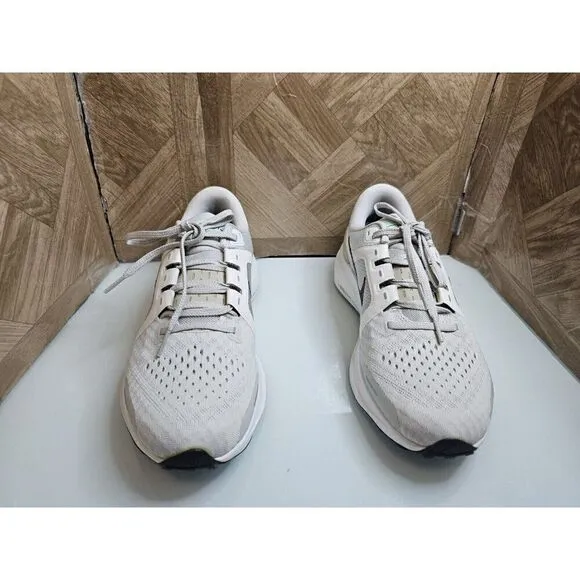 Brand New Nike Women's  Air Zoom Vomero 16 Running Shoes 10. 204