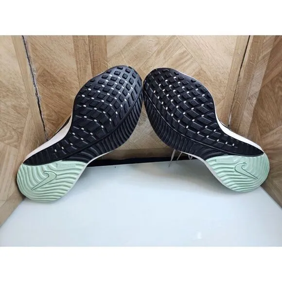 Brand New Nike Women's  Air Zoom Vomero 16 Running Shoes 10. 204