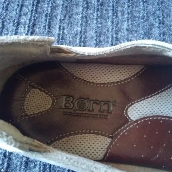 BØRN Unisex Tan suede leather loafer walking slip-on shoes - size 8 New in Box