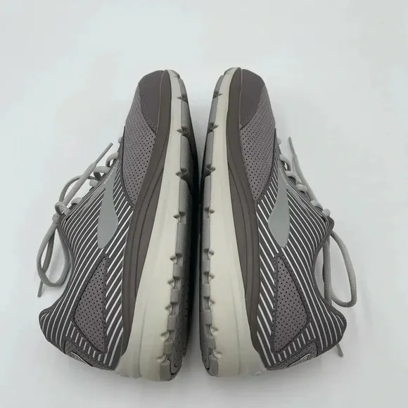 Brooks Addiction Walker Womens Size 11 Shark/Alloy/Oyster Suede Walking Shoe