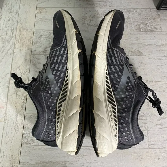Brooks Adrenaline GTS 21 Gray Black Running Shoes Mens size 12.5 D (1103491D093)