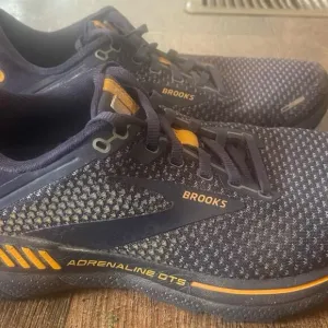 Brooks Adrenaline GTS 22 Men's Size 7.5 D Running Shoes Peacoat/Grey/Sunflower