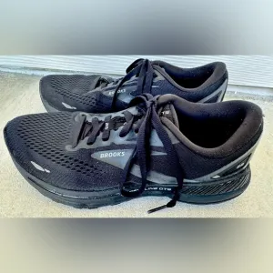 Brooks Adrenaline GTS 23 Triple Black Walking Running Shoes Women Size 7.5 VGC