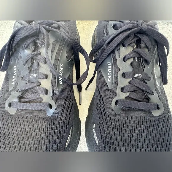 Brooks Adrenaline GTS 23 Triple Black Walking Running Shoes Women Size 7.5 VGC