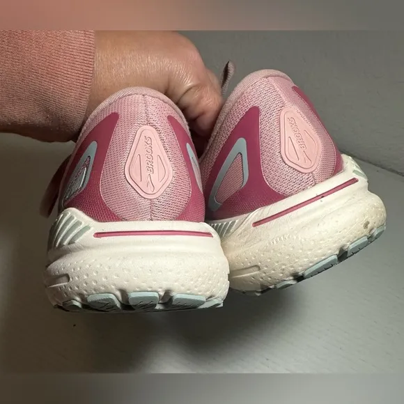 Brooks Adrenaline GTS 23 Womens 9.5 Shoes Running Pink 1203811B667 Gym Sneaker