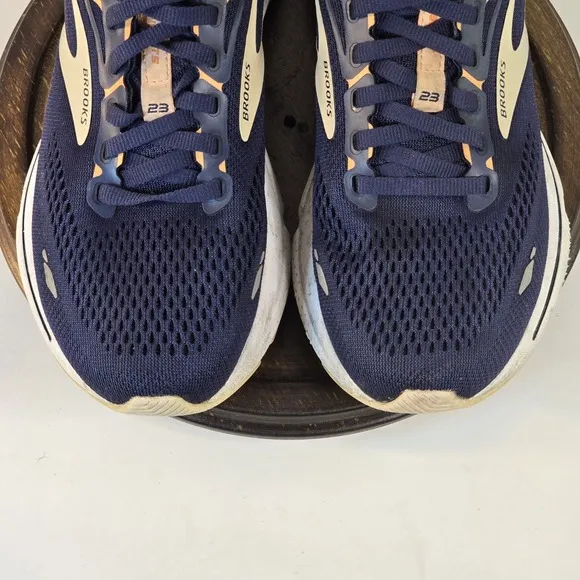 Brooks Adrenaline GTS 23 Womens Size 7 Running Shoes Gym Sneakers 1203811B482