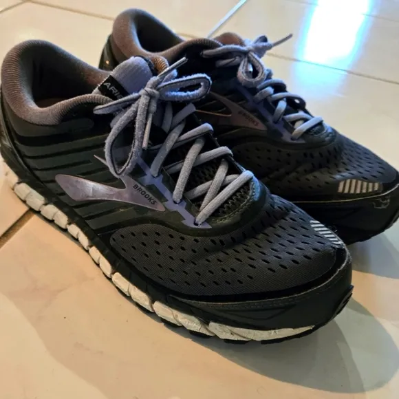 Brooks Ariel 18 Size 11 Wide Width Athletic Tennis Shoes Running Gym Purple Grey