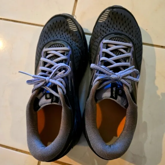 Brooks Ariel 18 Size 11 Wide Width Athletic Tennis Shoes Running Gym Purple Grey