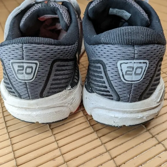 Brooks Beast 20 Mens 11.5D Shoes Sneakers Gray Red Running Walking NEW INSOLES