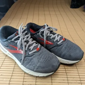 Brooks Beast 20 Mens 11.5D Shoes Sneakers Gray Red Running Walking NEW INSOLES