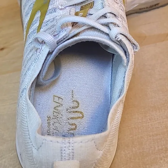 Brooks Bedlam 2 Women's 8.5 Running Shoes - White and Gold