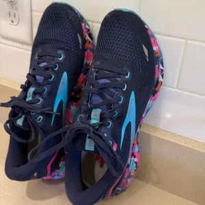 BROOKS GHOST 15 WOMANS RUNNING SHOES SIZE 10