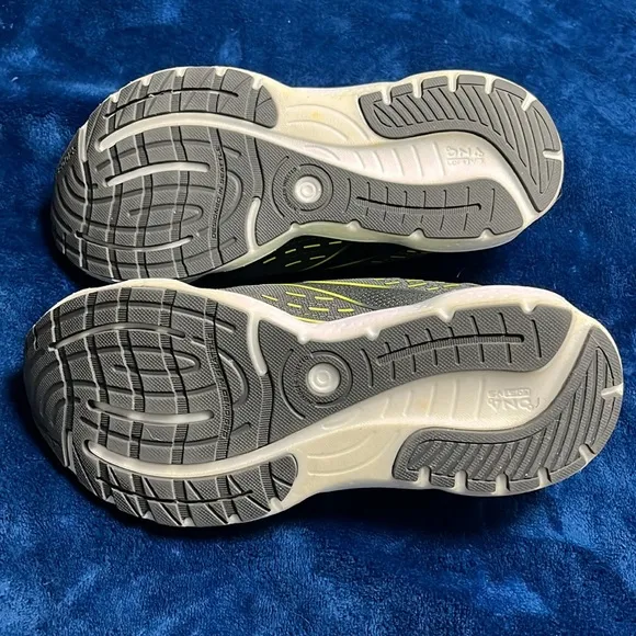 Brooks Gray and Yellow Running Shoes Glycerin 20 size 8 men’s