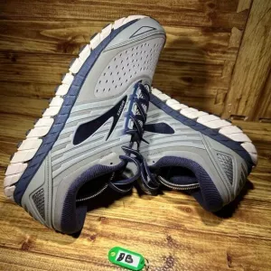 Brooks Mens Beast 18 Running Shoes Gray 1102822E015 Low Top Lace Up 13 Wide 2E