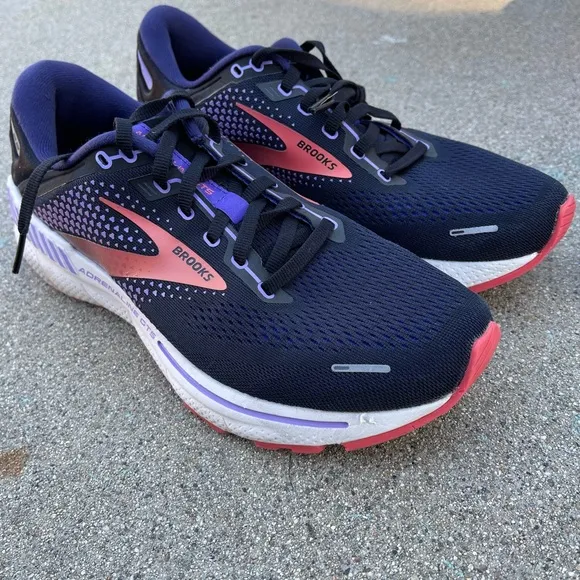 Brooks Women’s Adrenaline GTS 22 Running Shoes Size 10 Preowned great condition