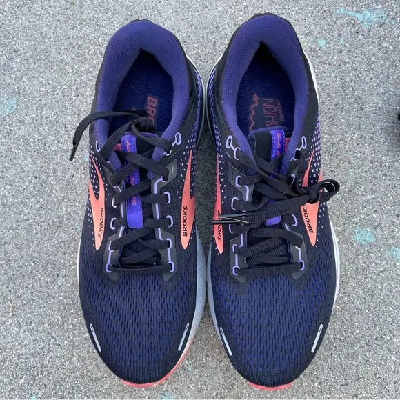 Brooks Women’s Adrenaline GTS 22 Running Shoes Size 10 Preowned great condition