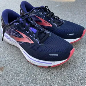 Brooks Women’s Adrenaline GTS 22 Running Shoes Size 10 Preowned great condition