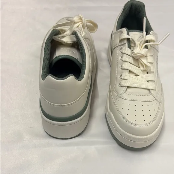 Calvin Klein jeans Cream and Green Sneakers women’s size 8.5 New