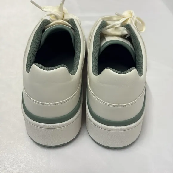 Calvin Klein jeans Cream and Green Sneakers women’s size 8.5 New