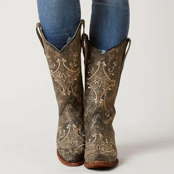 Circle G Womens Embroidered Swirl Snip Toe Distressed Cowgirl Boots size 9