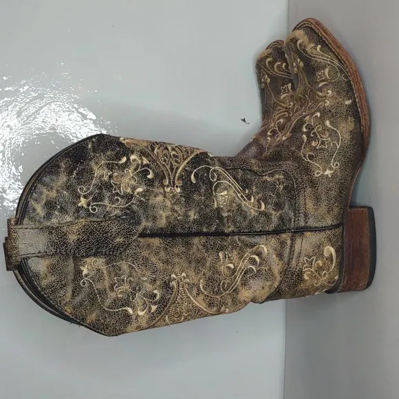 Circle G Womens Embroidered Swirl Snip Toe Distressed Cowgirl Boots size 9