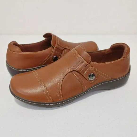 Clarks Women's Cora Poppy Leather Loafer Size 8 Narrow